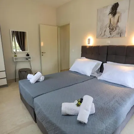 Kouros Apartament *